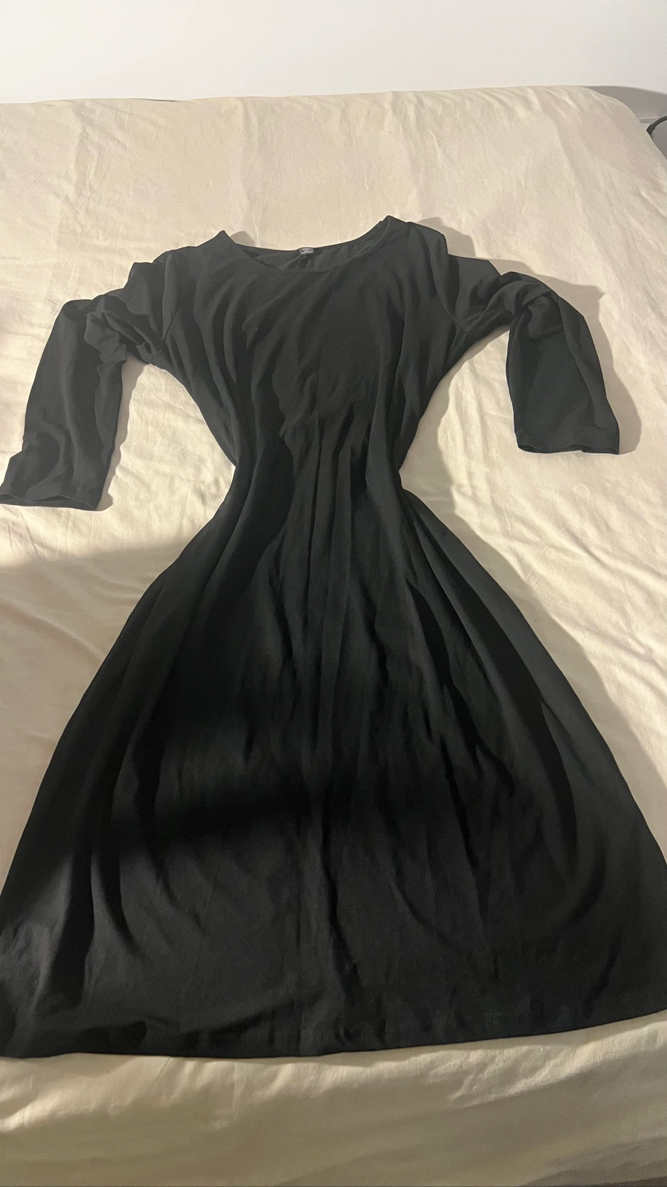 Robe midi ajustée élégante noire à manches longues – photo 4